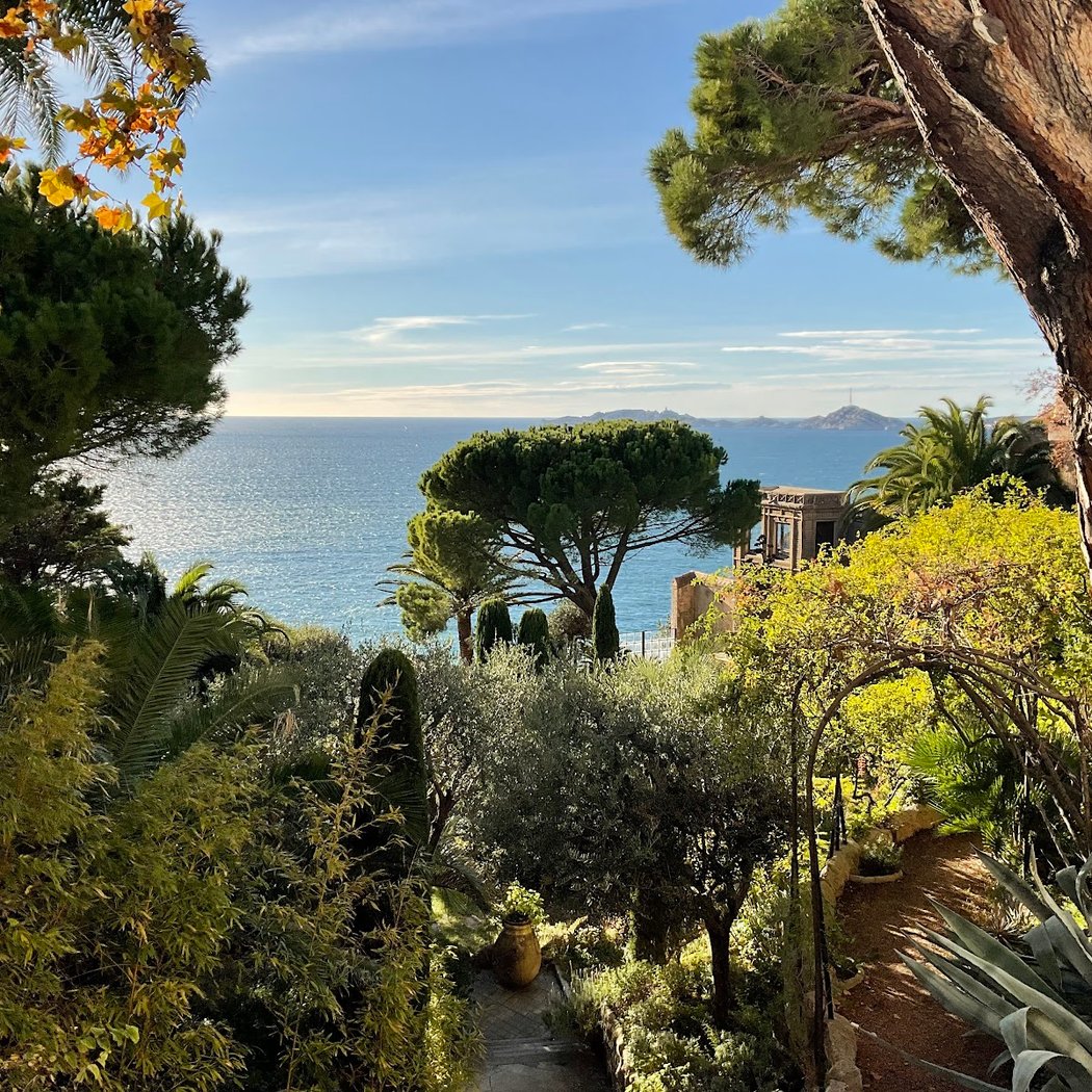 Villa Santa Lucia - Architecture balnéaire avec jardin botanique et décor de rocaille