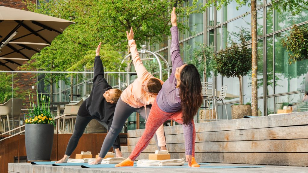 Sunrise Yoga x [jo:ga] ved vandet