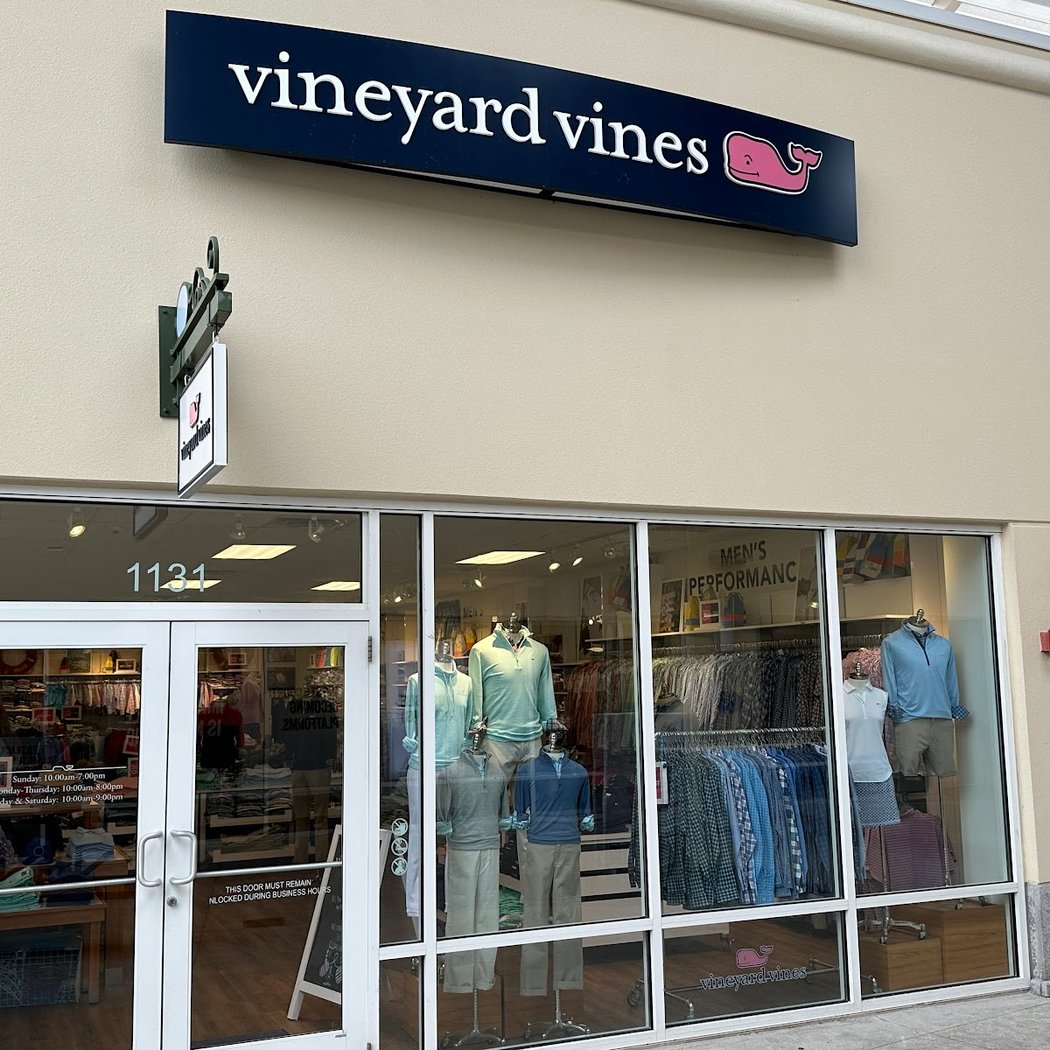 vineyard vines Outlet 1
