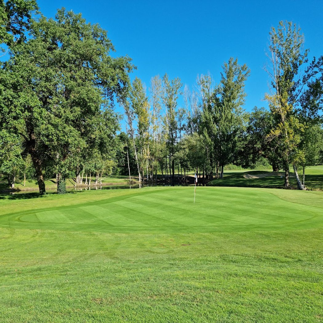 Golf Club Aigueleze 1