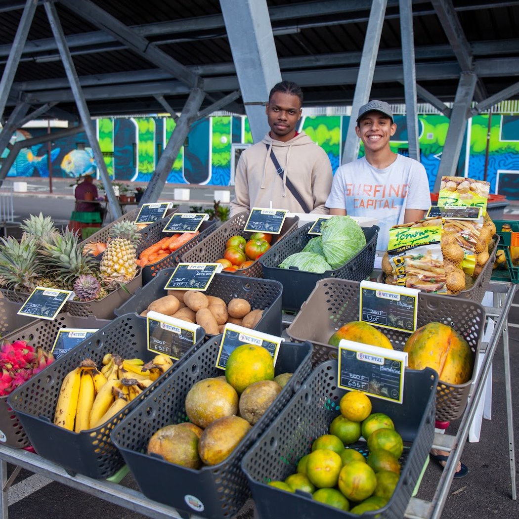 Marché municipal avec vide-greniers 1