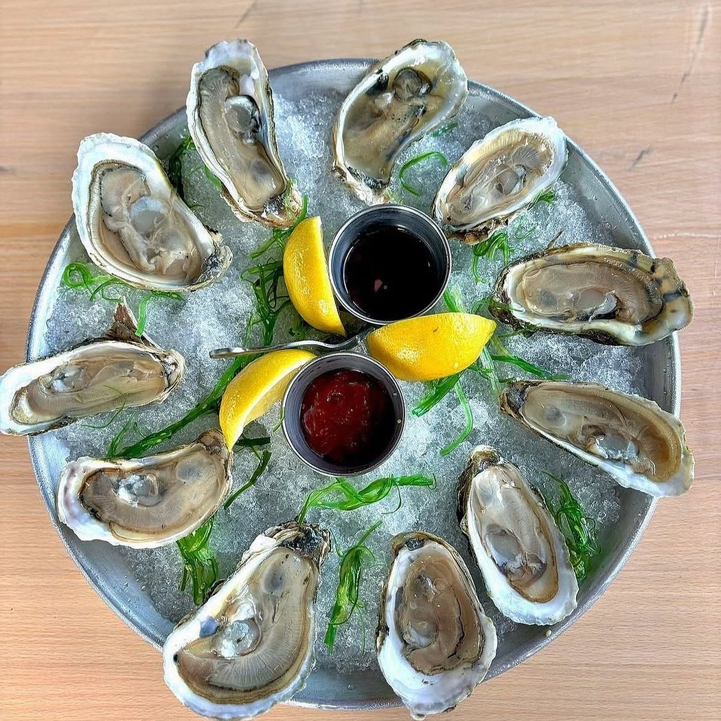 Off The Hook Raw Bar & Grill 3