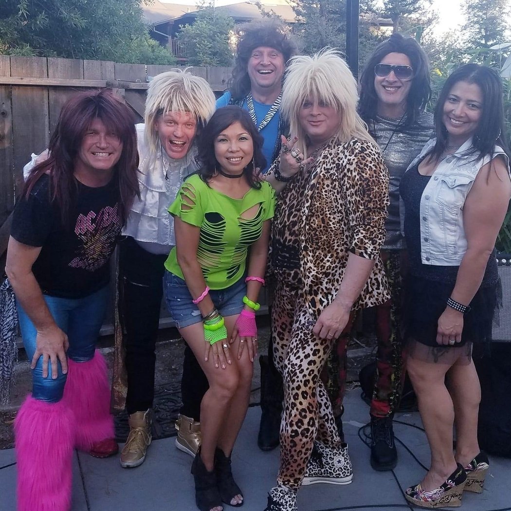 Live Music - UNWIND (the Acoustic version of REWIND 80's Band) 1