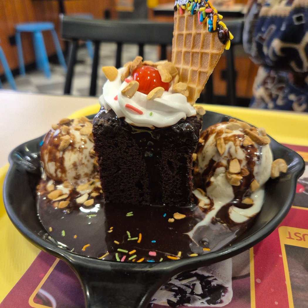 Polar Bear Ice Cream Sundaes - Frazer Town 1