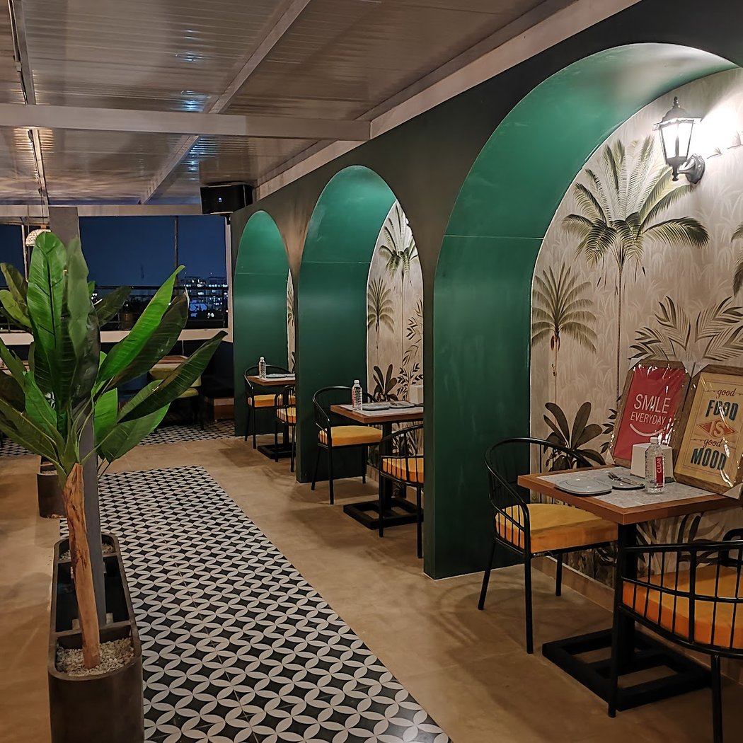 Celeb's Rooftop Pub and Kitchen 2