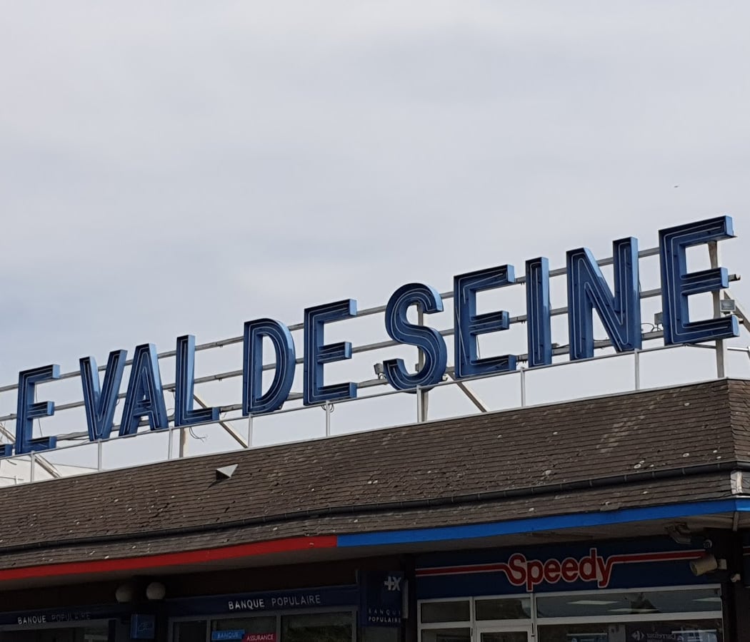 CENTRE COMMERCIAL VAL DE SEINE 1