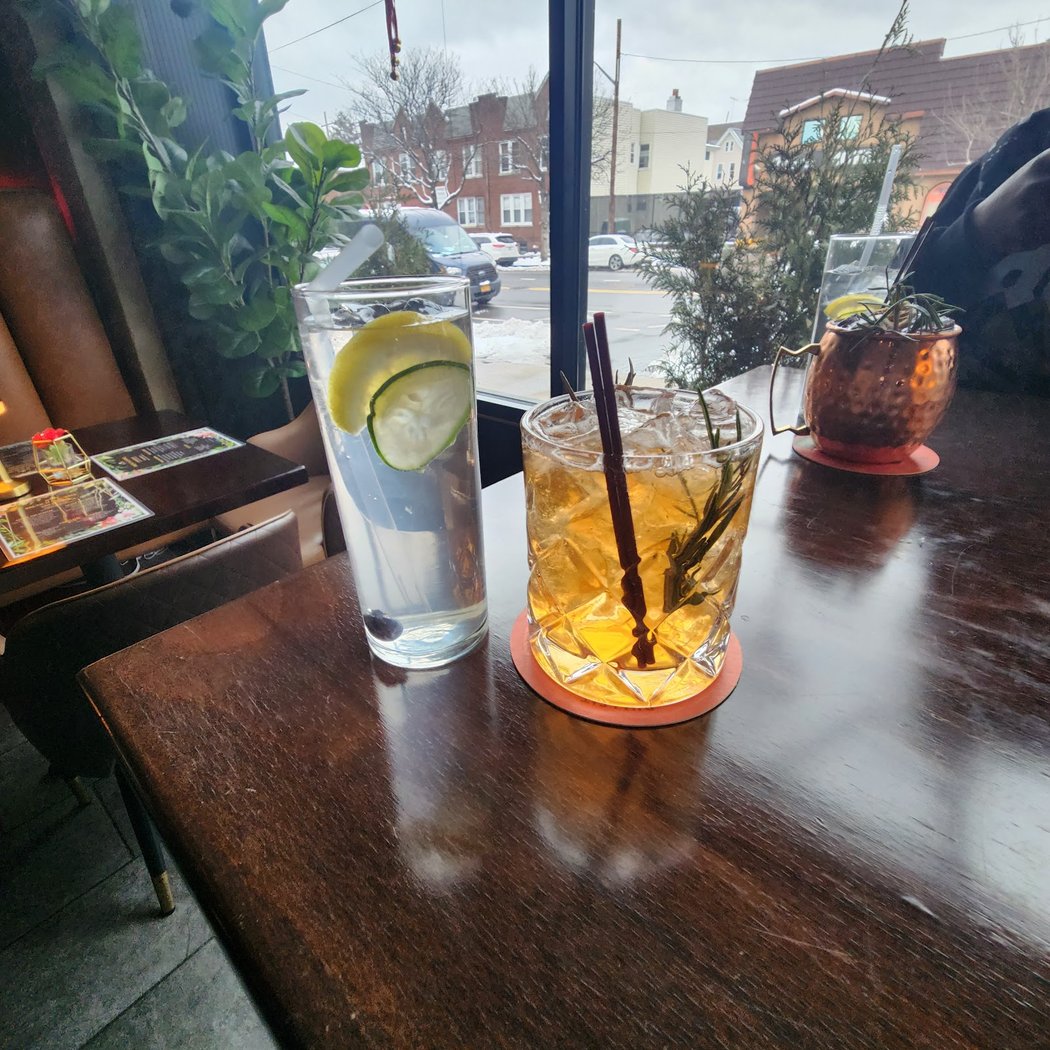 Drips Restaurant and Lounge 3