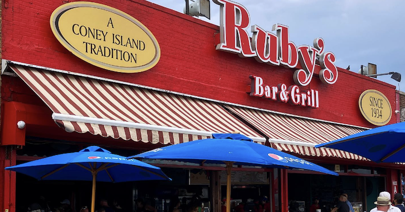 Ruby's Bar & Grill 3