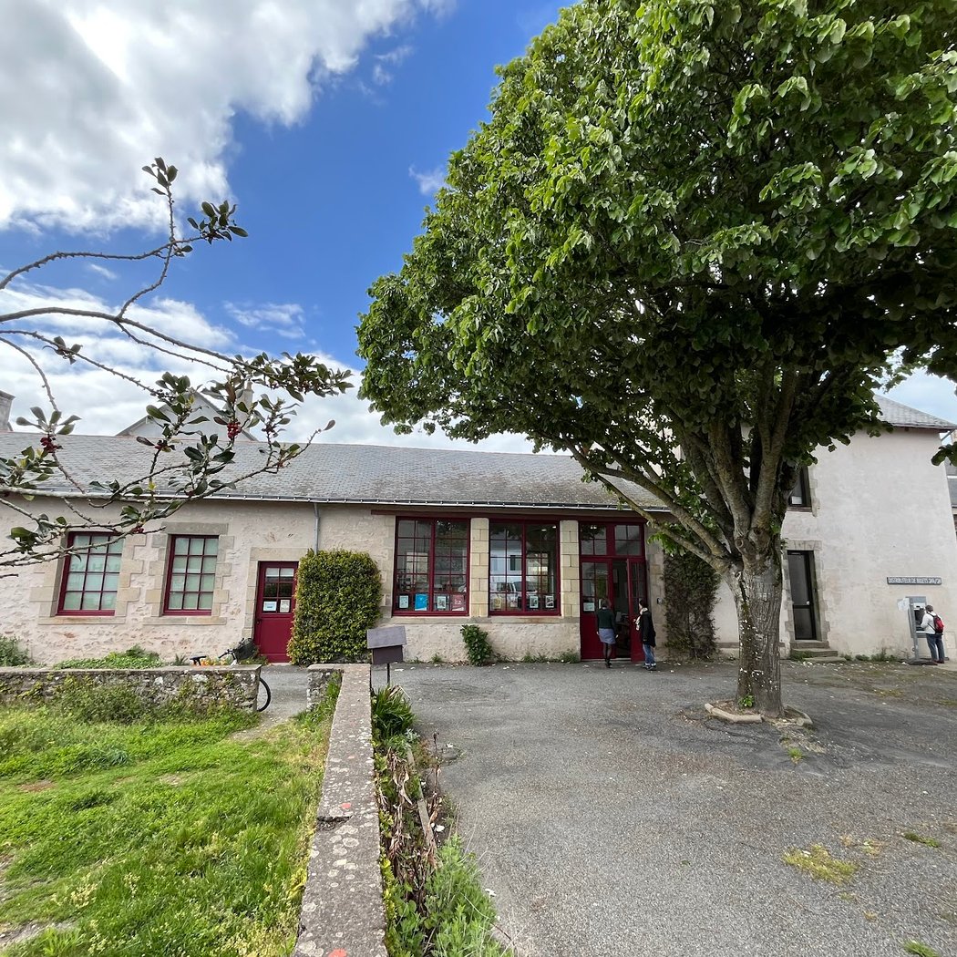 Public Library De Piriac-Sur-Mer 3