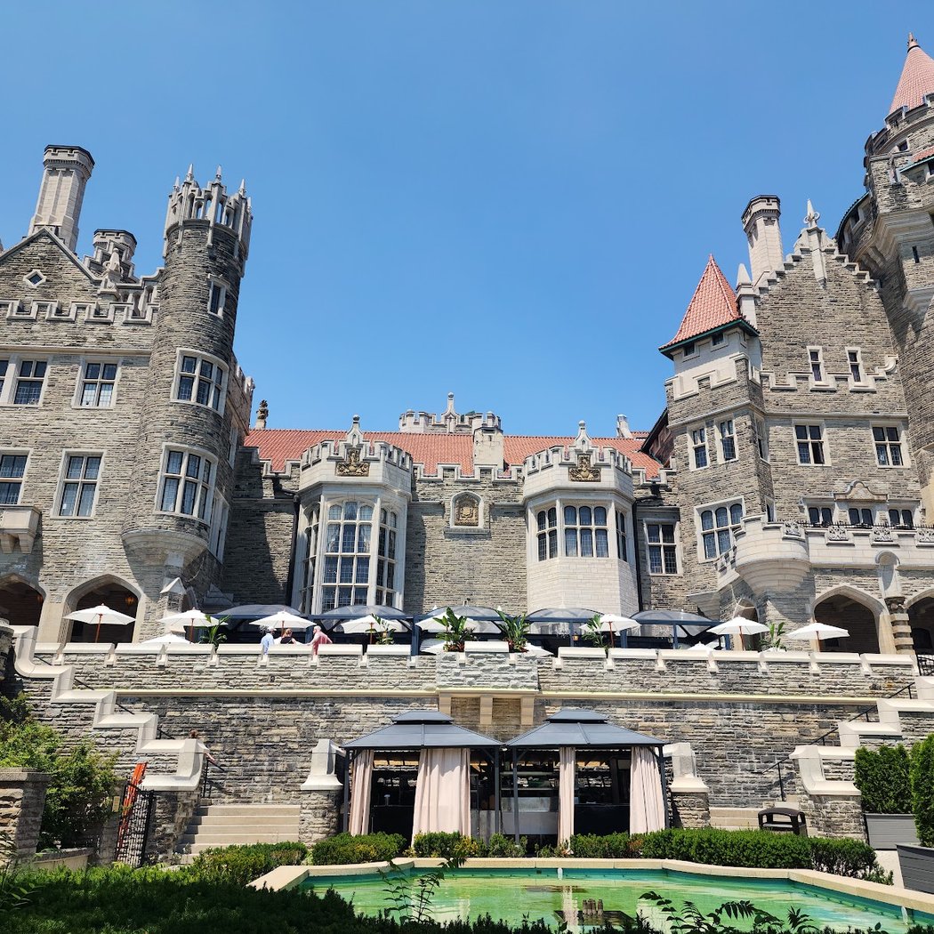 Casa Loma 1