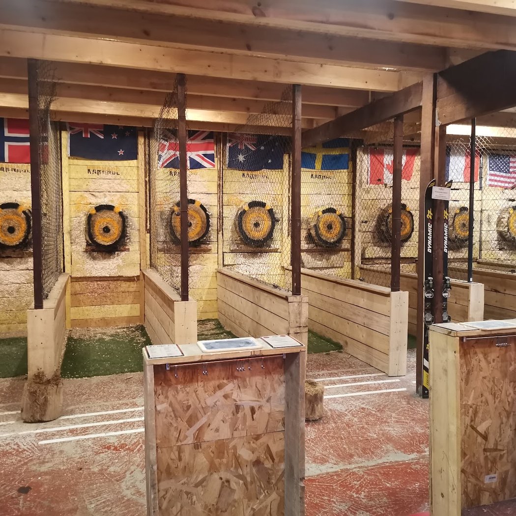 KARNAGE CLUB - Lancer de haches, Rage rooms, Karaoké Boxs 2