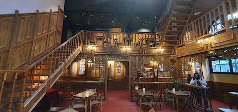 TROIS ÉPÉES POUR LA COMMUNE 2