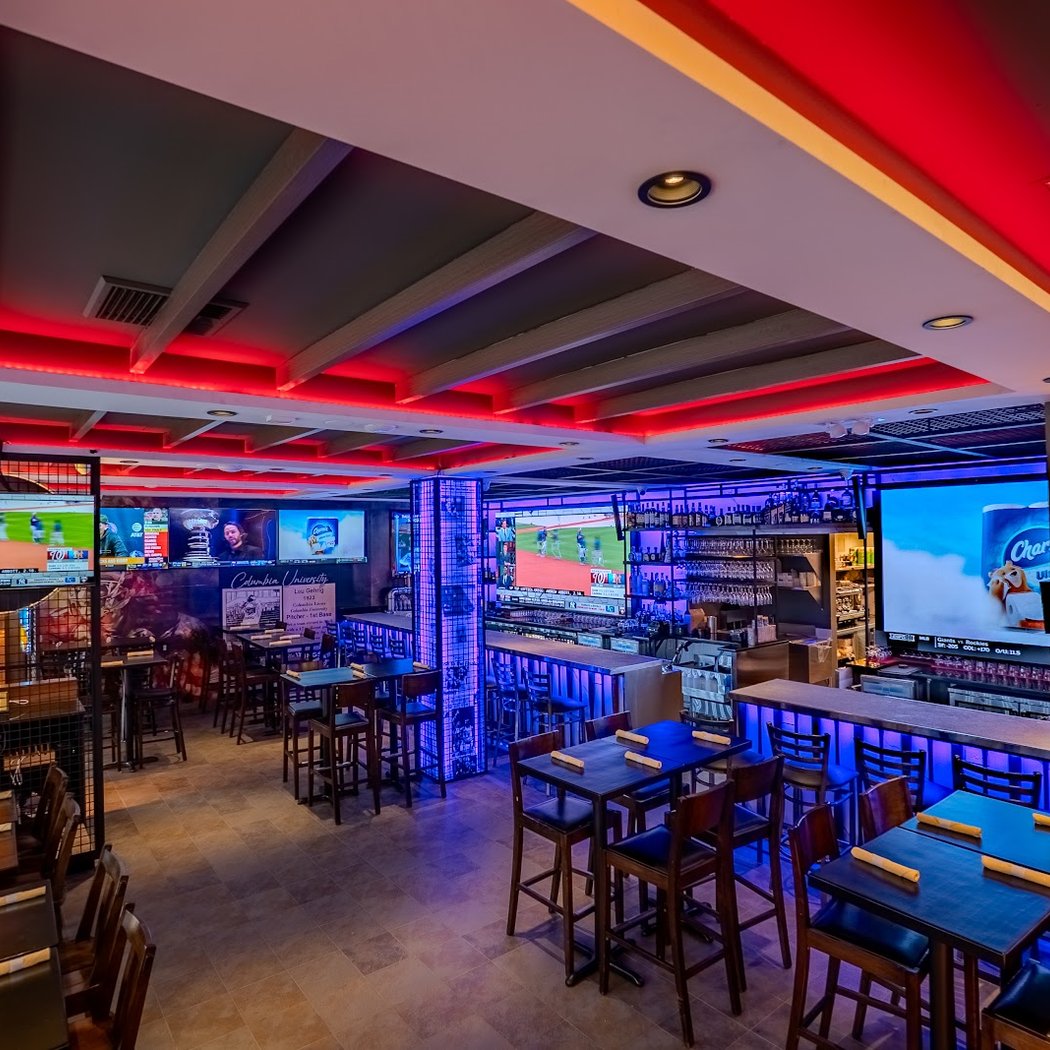 Karaoke + Wing Specials 4