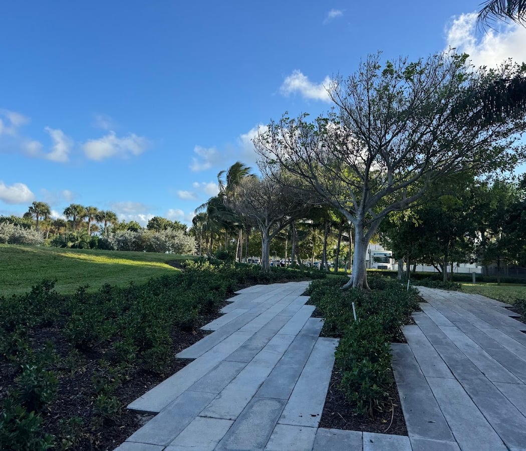 Altos Del Mar Park 1
