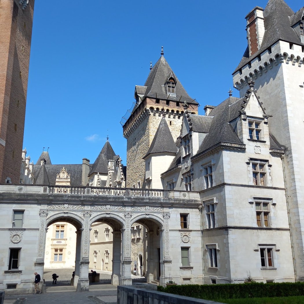 PAU PYRÉNÉES TOURISME 2