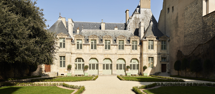 Cour et Jardin de l'Hôtel de Sully 1