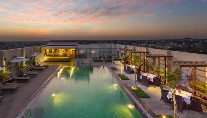 Pool Bar 1