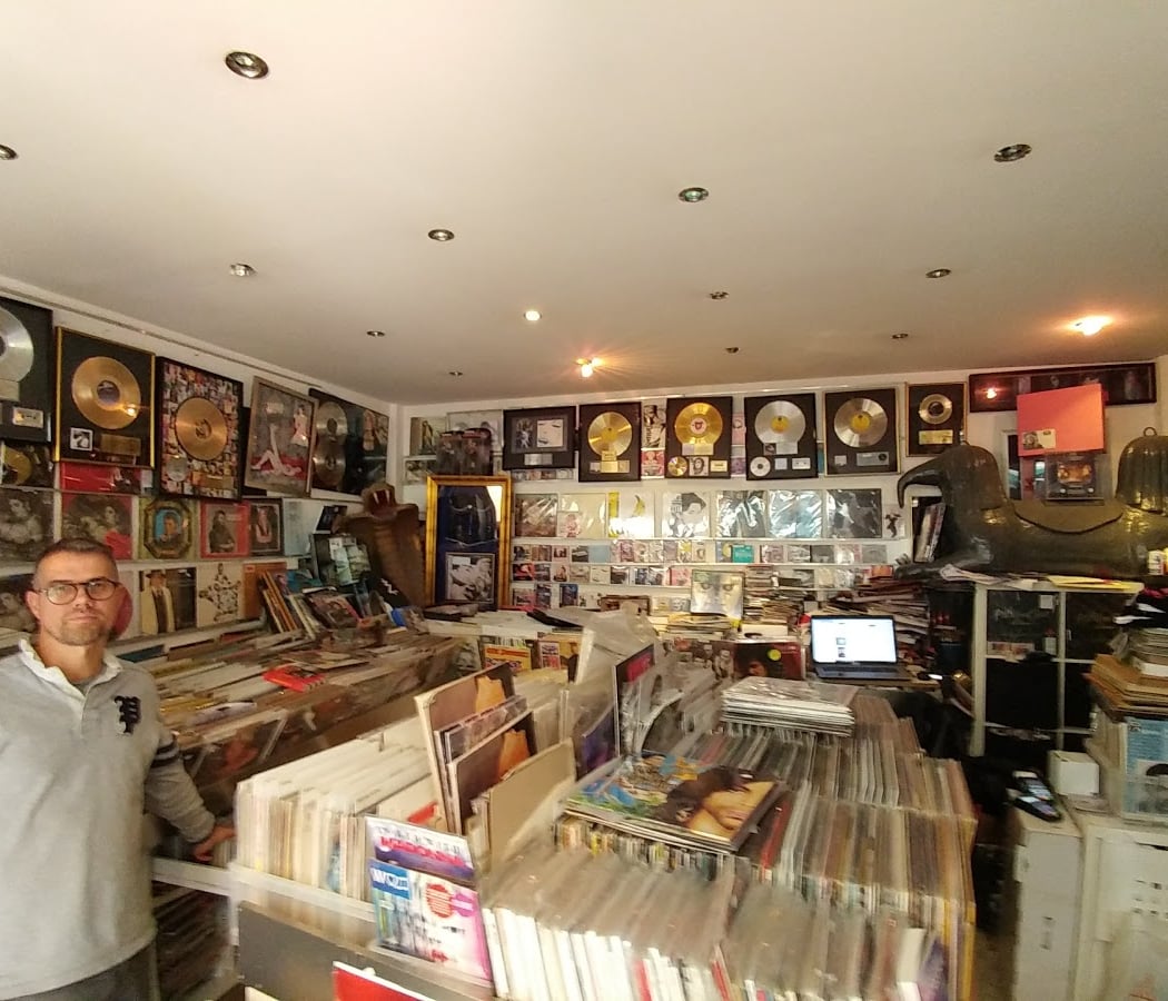 illogicall music vinyls store 3