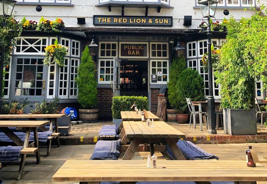The Red Lion & Sun 3