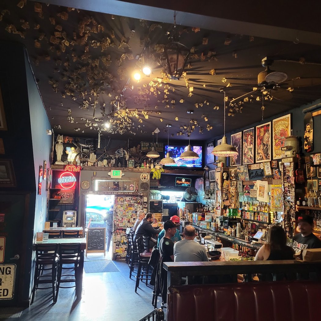 Bender's Bar & Grill 3