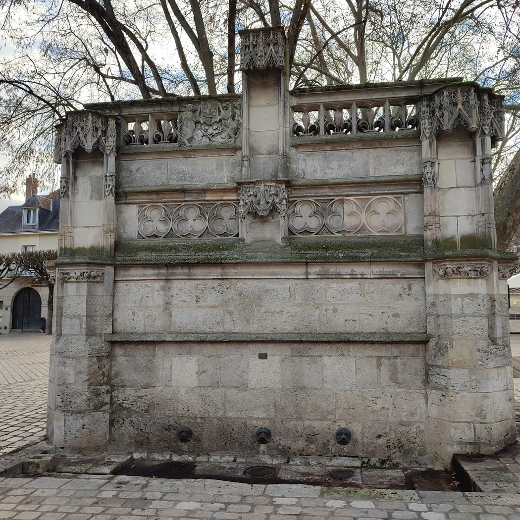 King Louis XII Fountain 3
