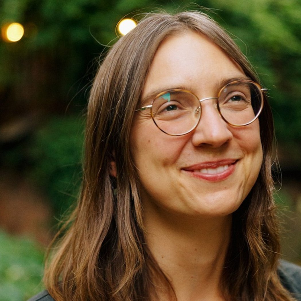 Laura Henriksen introduces Variety 1