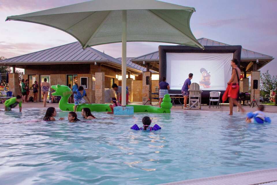 Pfloating Movie Night: Zootopia 2 2