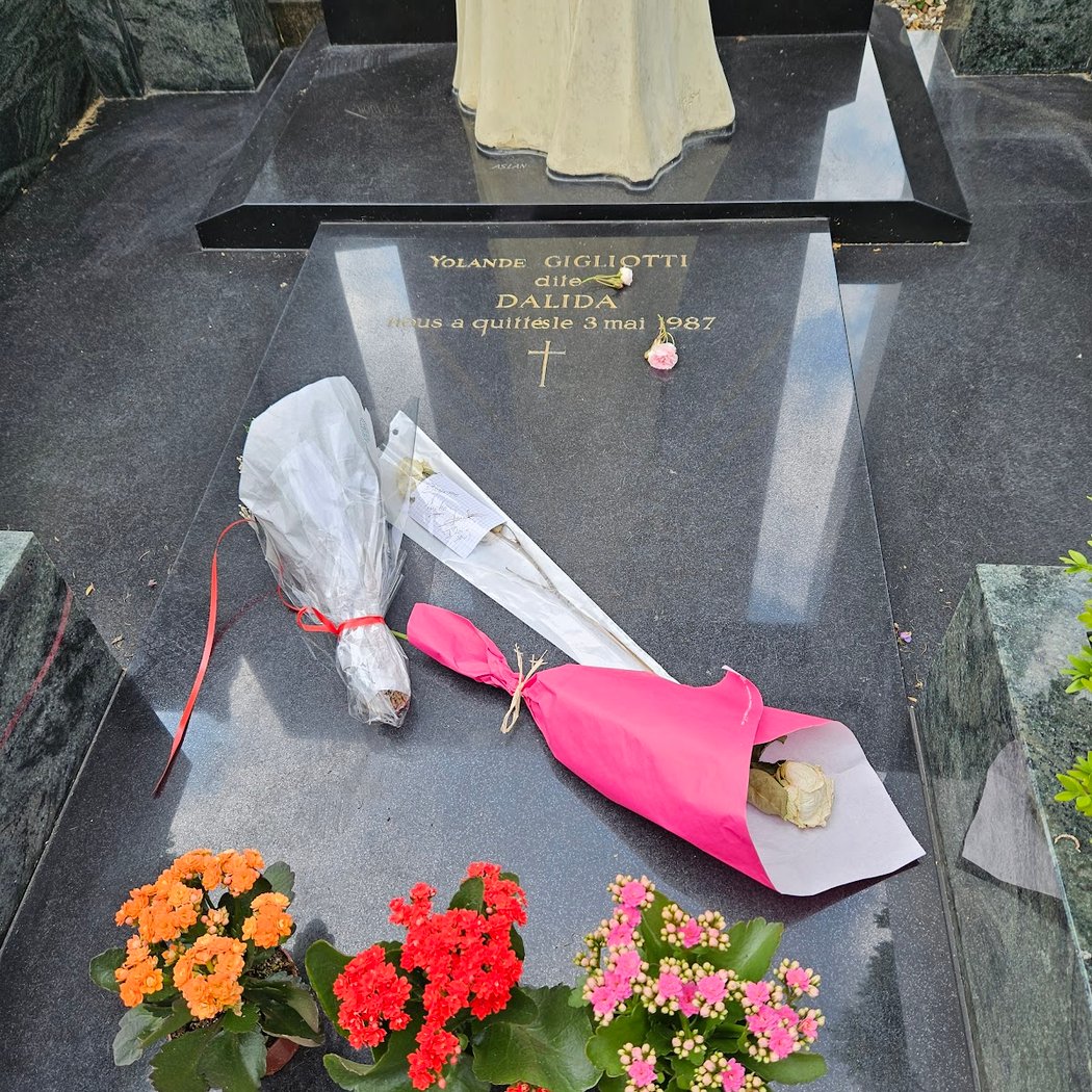 Tomb of Dalida 2