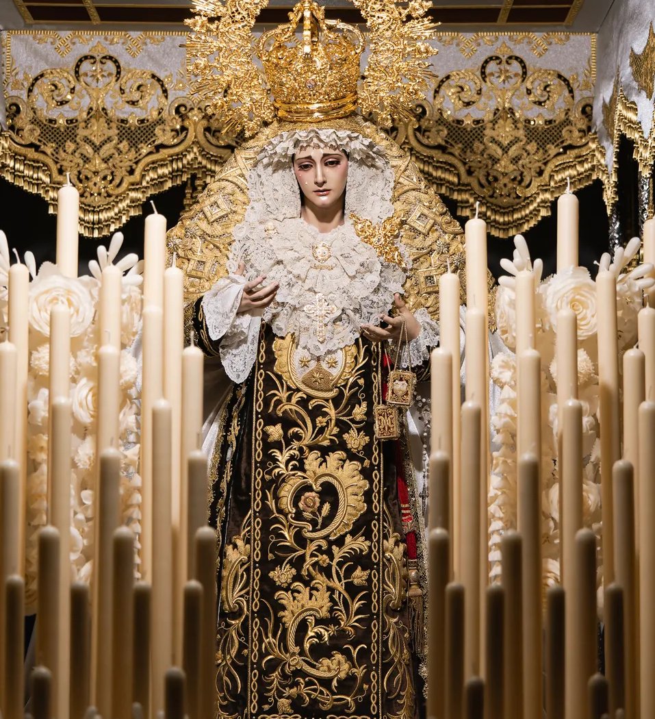 La Virgen del Carmen y su nuevo palio marrón y blanco 3