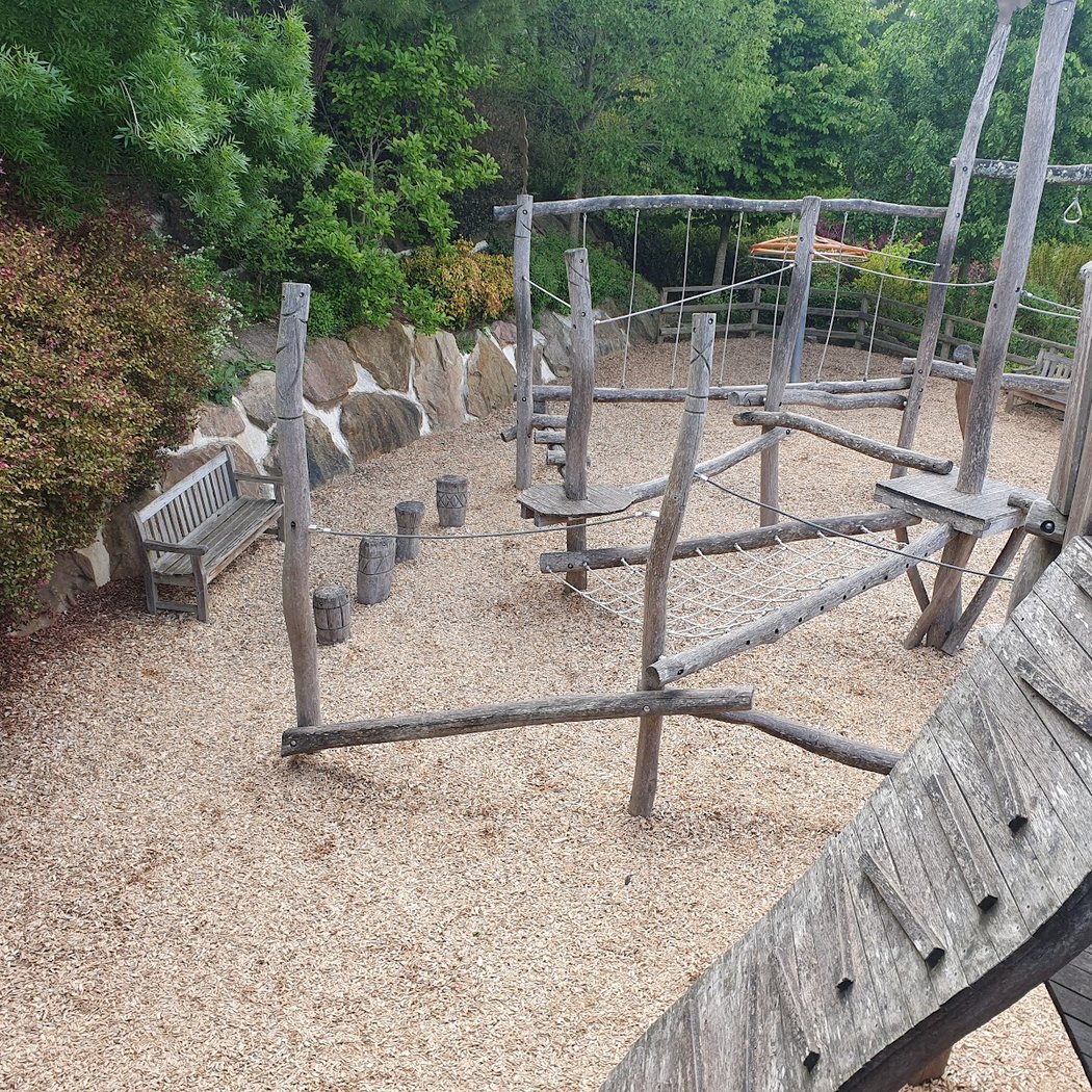 Aire de jeux • 4-8 ans 1
