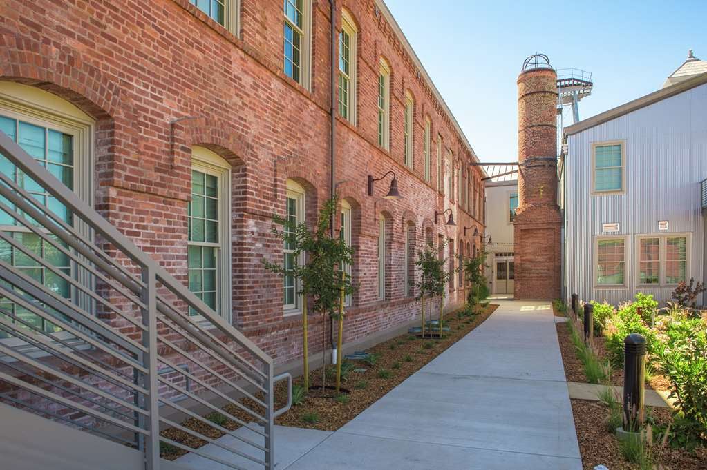 Hampton Inn Petaluma 2