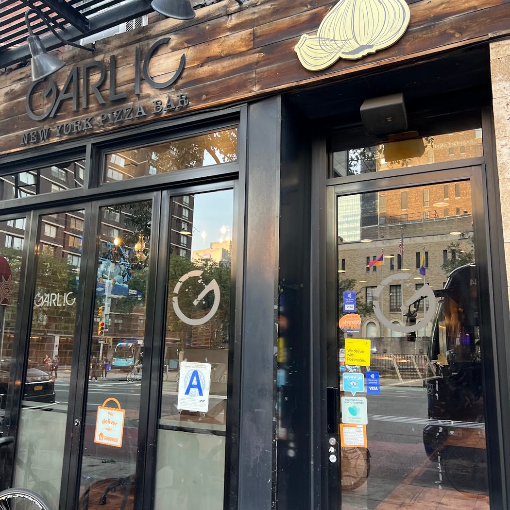 Garlic New York Pizza Bar 2