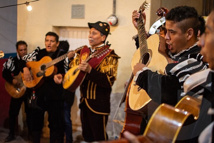 Callejoneada Tradicional con Estudiantina 1