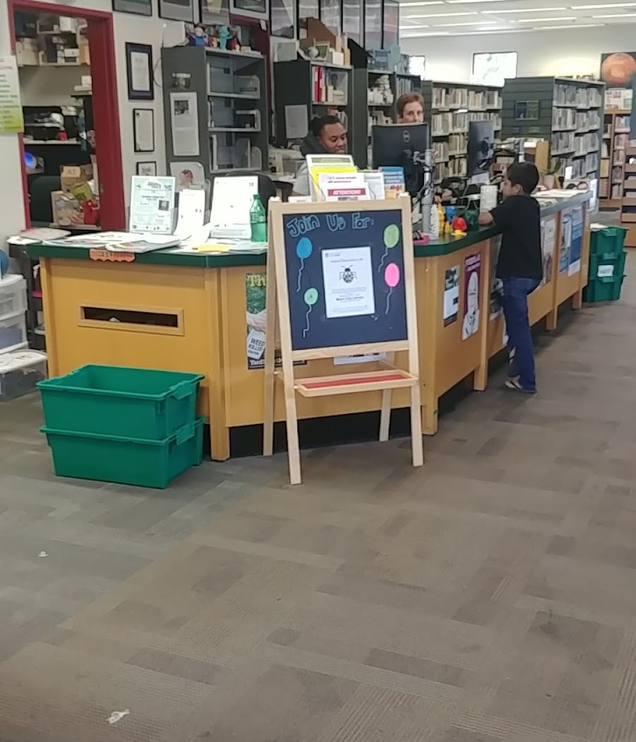 Multilingual Storytime with Ms. Amanda 1