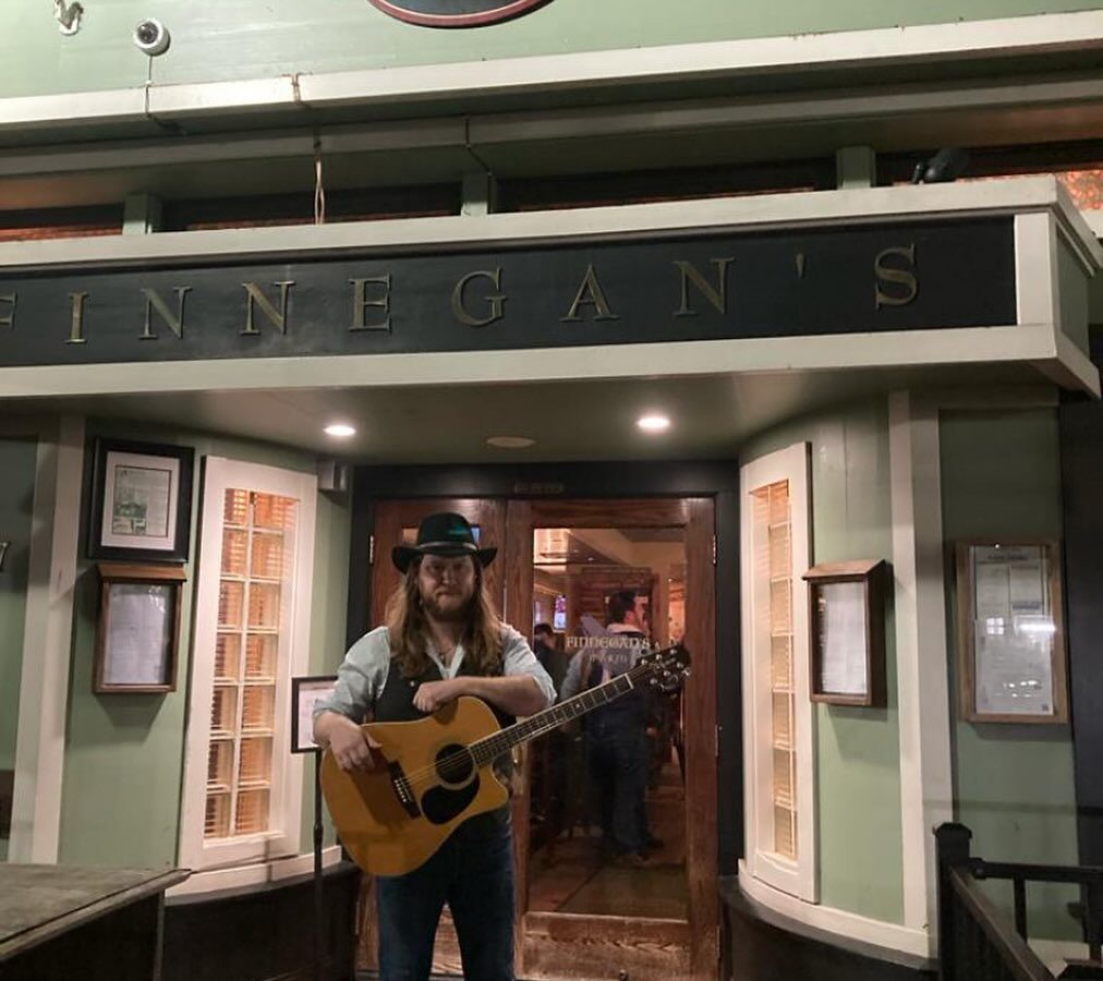 Live Music at Finnegans with Tom Mossy 1