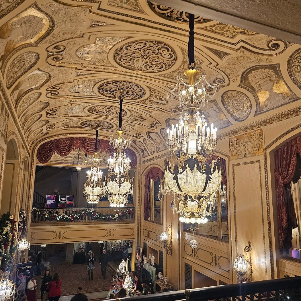 US Tour - SIX on Broadway 4