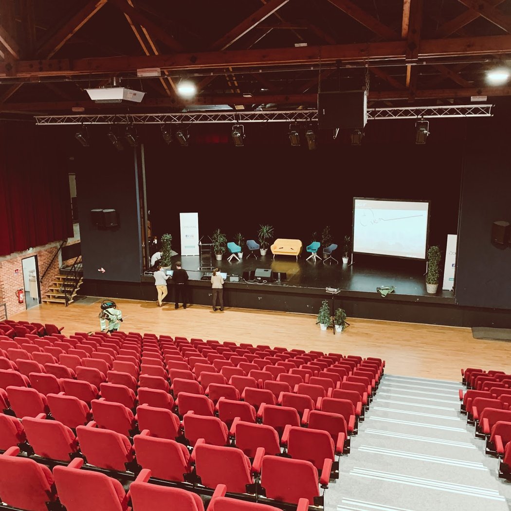 Salle des Fêtes à Evron 1