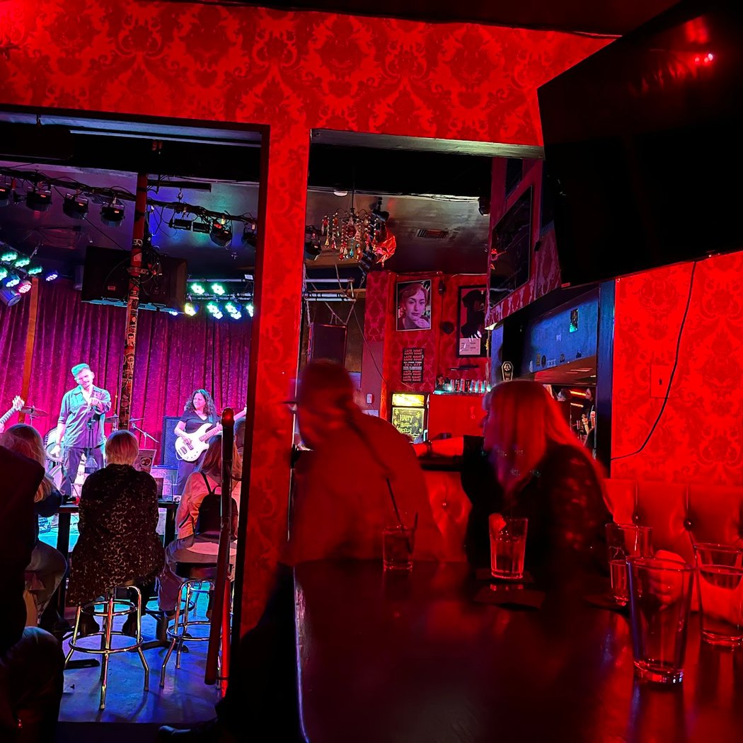 Universal Bar and Grill 3