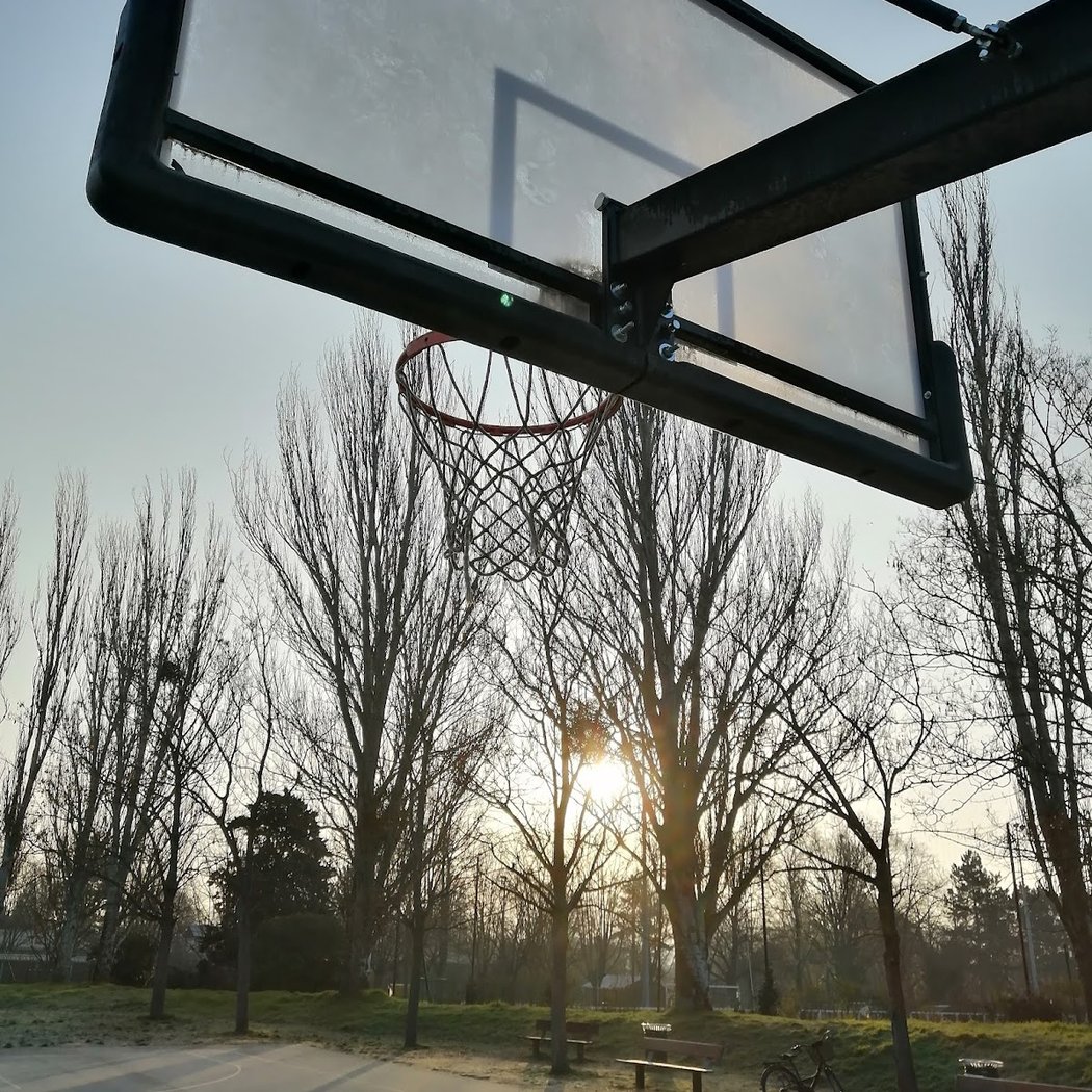 Terrain de basket : Playground Michel Lorry 1