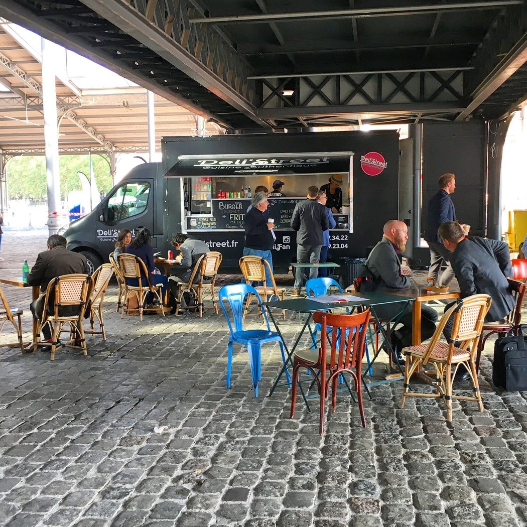 Delistreet - Food Truck Paris - Location camion restaurant pour evenements : Anniversaire / Mariage / Brunch 2
