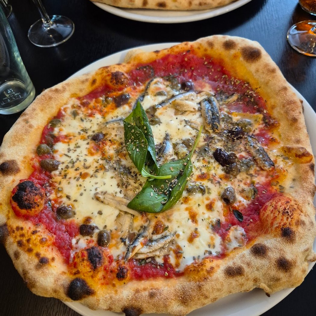 LA PIZZA 4
