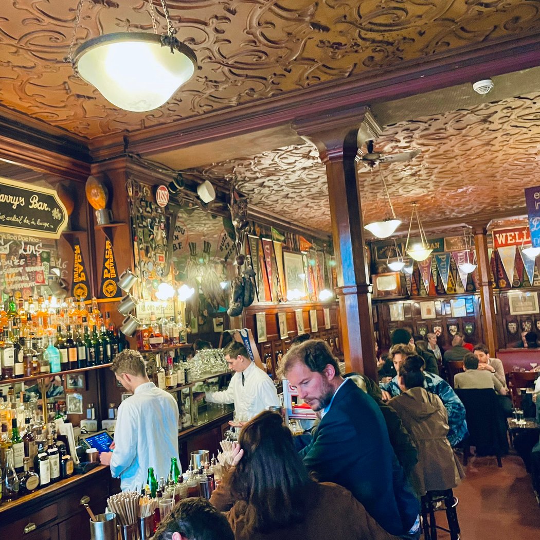 Harry's New York Bar 4