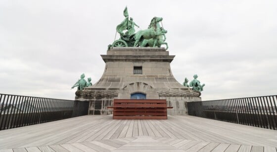Observation de l'éclipse à l'Arc de Triomphe 1