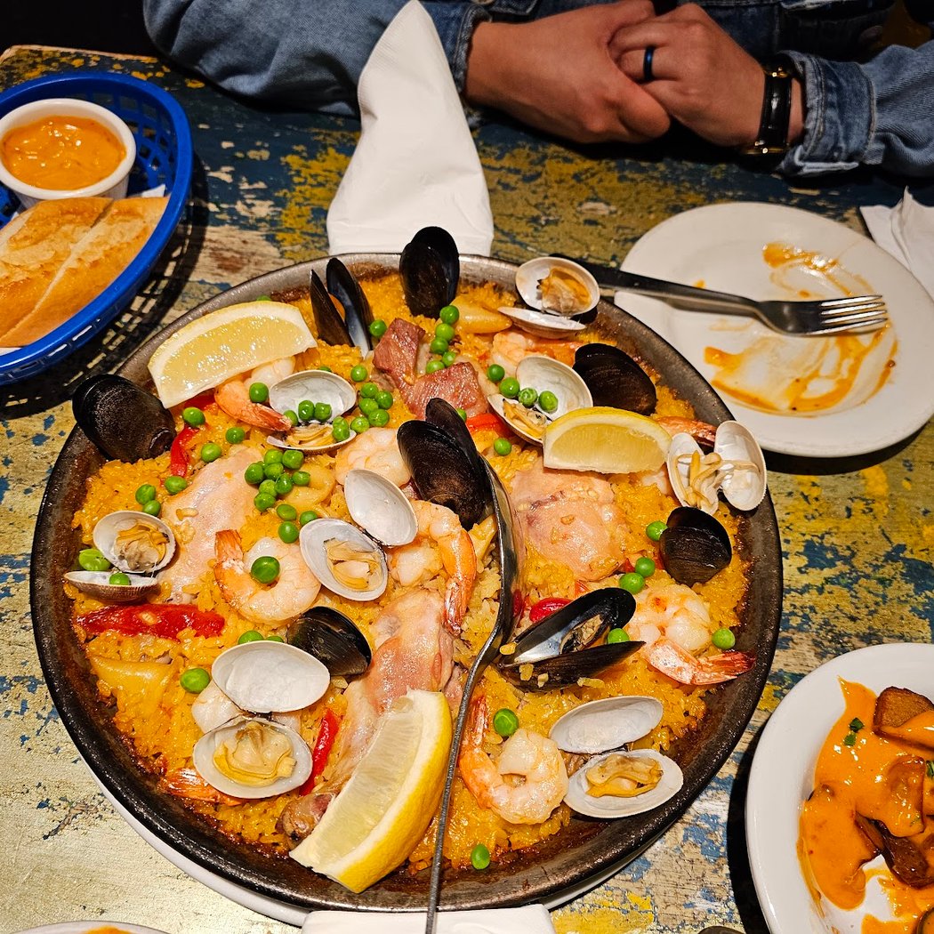 Esperpento Restaurant 3
