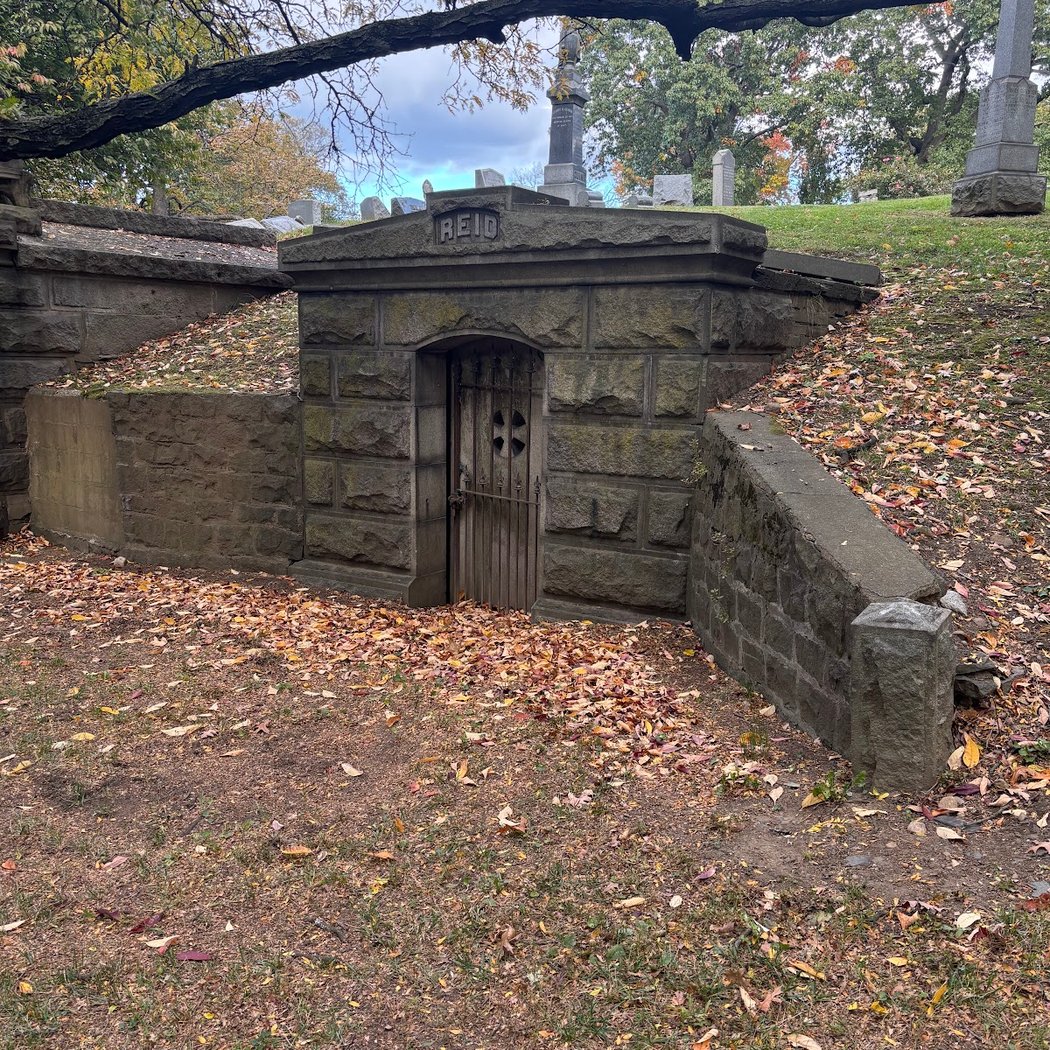 The Evergreens Cemetery 2