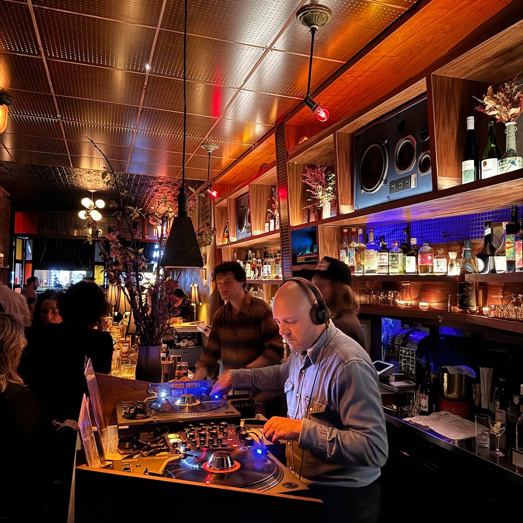 Honeycomb Hi-Fi Lounge 1