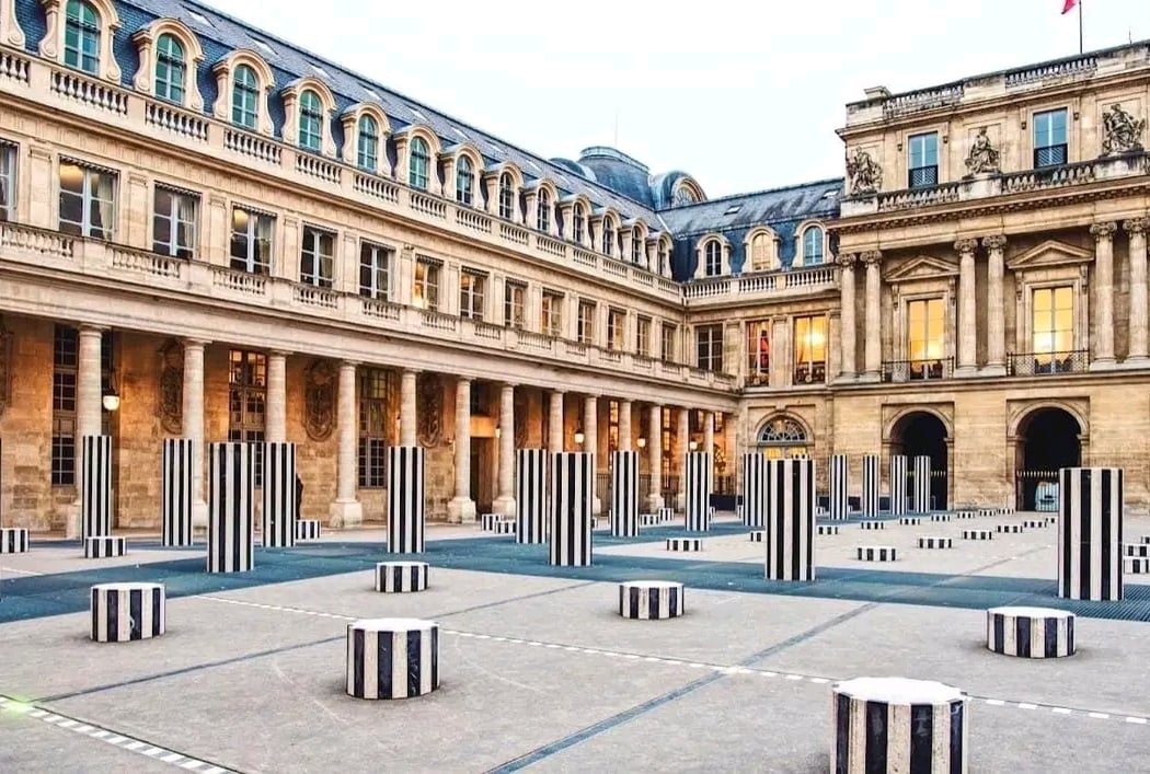 Colonnes de Buren/Les Deux Plateaux 1