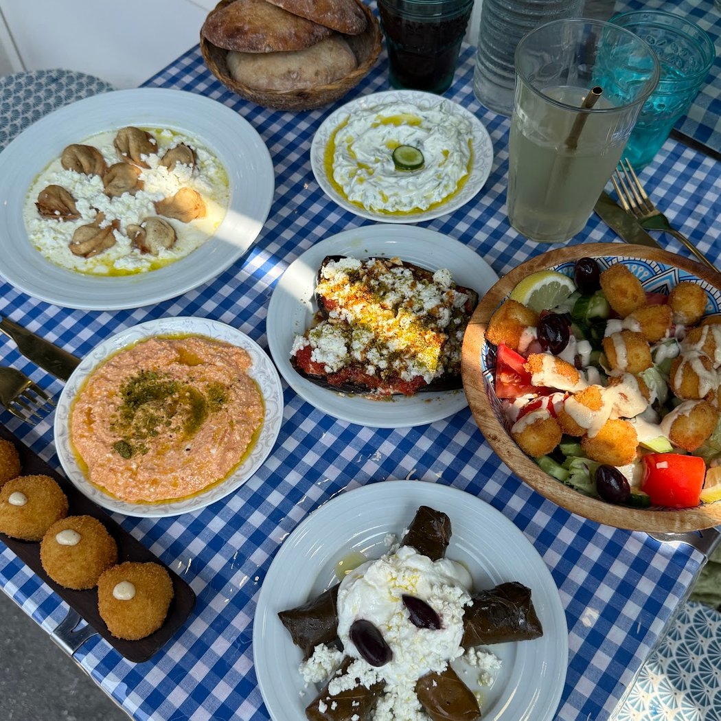 C’est Bon - Restaurant Grec Méditerranéen Végétarien 5