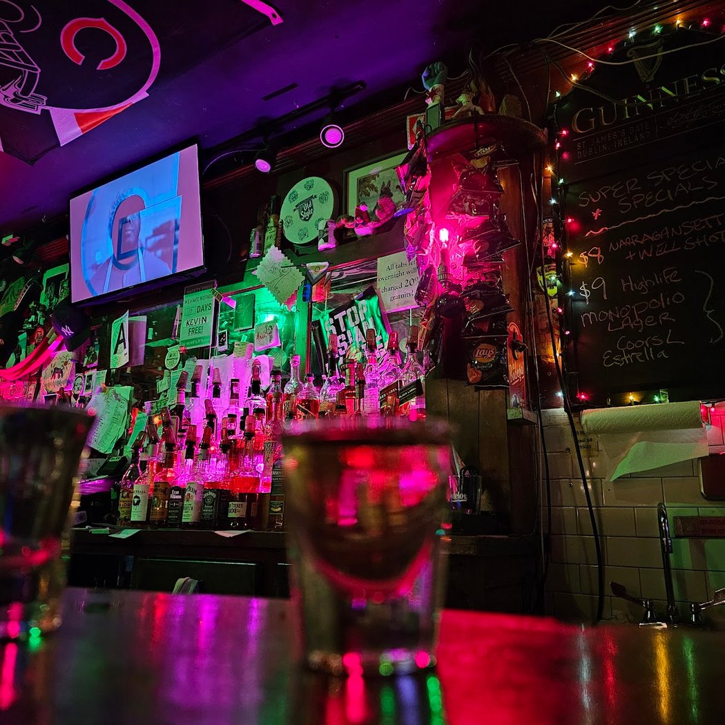 Canal Bar 1