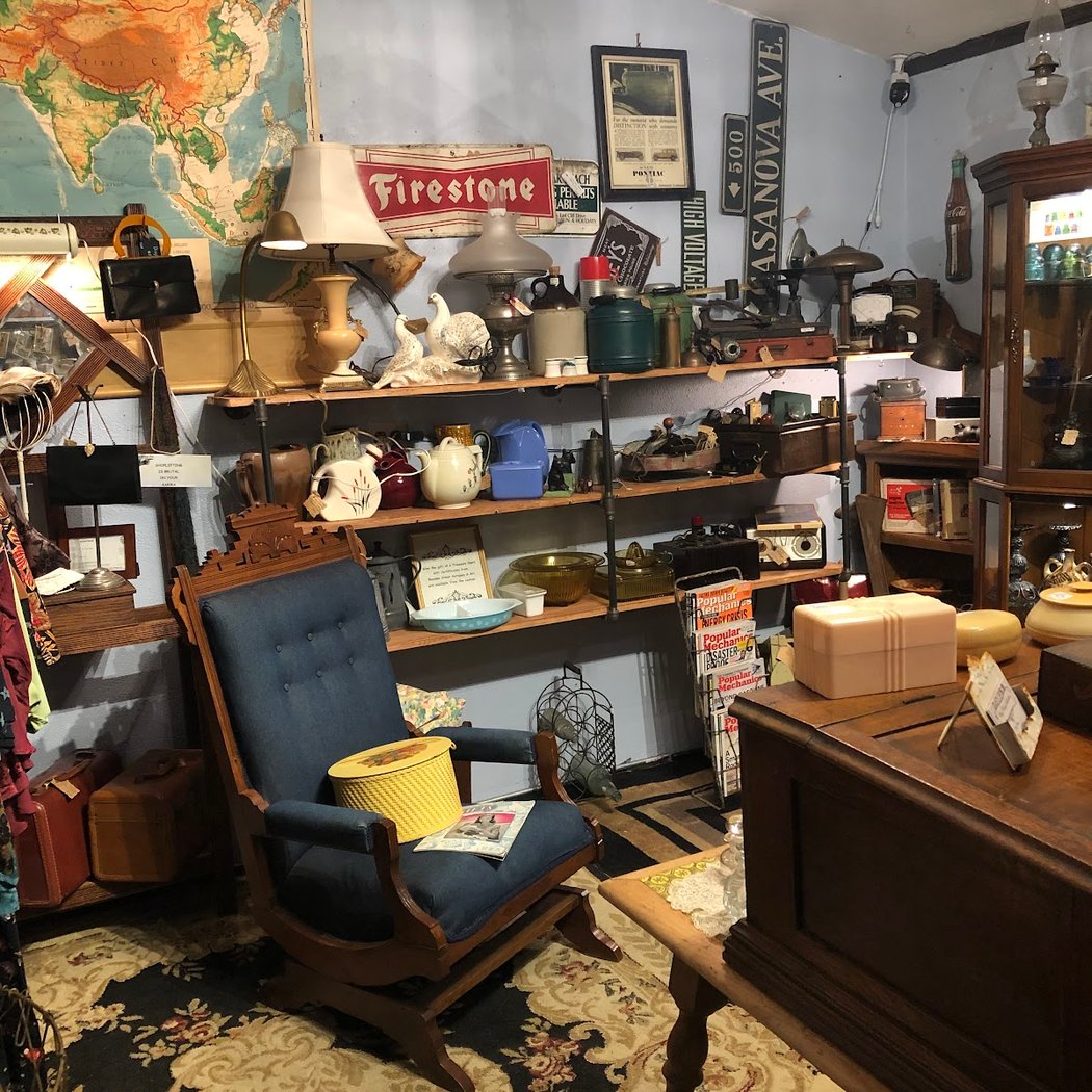 Boulder Creek Antiques at Mac's Place 1